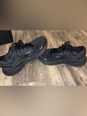 Brooks Women’s Shoes - Black